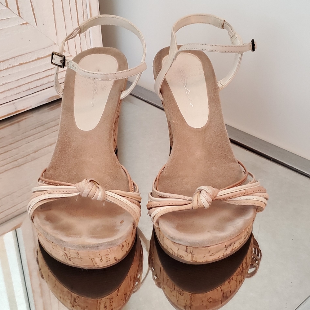 Dolcis wedges sandals size 7